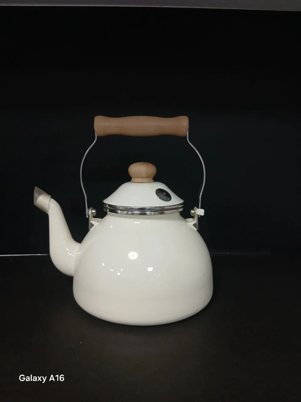 طرح و رنگ: کرمی